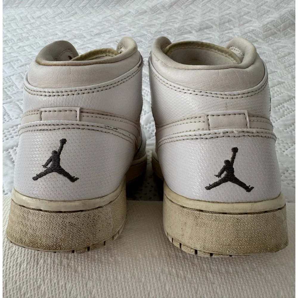 Nike Air Jordan 1 Mid Activewear Sneakers White Size 7Y Unisex Lady 8.5 - Picture 5 of 9